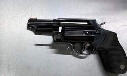 सनसनीखेज - गोलीबारी में छह साल की मासूम की मौत