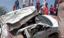 कार बोलेरो भिडंत में चार युवकों की मौत-मचा कोहराम-कार के परखच्चे