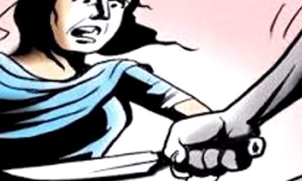 पानी में गिरा मोबाइल तो महिला ने चाकू से गला काटकर ले ली जान