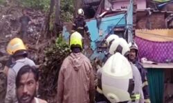 बारिश ने मचाया कहर-भरभराकर गिरी दीवार-19 लोगों की मौत