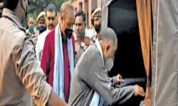 BJP पार्षदों को मिठाई के साथ पिलाई चाय और भेज दिया जेल