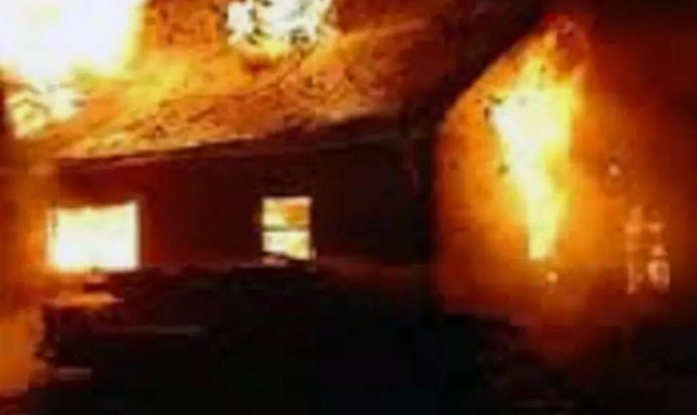घर में आग लगने से एक ही परिवार के 4 लोगों की मौत