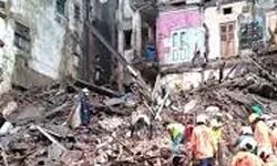 3 मंजिला इमारत गिरी, कई लोगों के फंसे होने की आशंका 3 मंजिला इमारत गिरी, कई लोगों के फंसे होने की आशंका