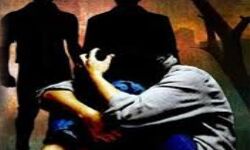 लड़की को पहले प्रेम जाल में फंसाया- फिर धर्म परिवर्तन और गैंगरेप लड़की को पहले प्रेम जाल में फंसाया- फिर धर्म परिवर्तन और गैंगरेप