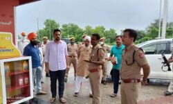 पेट्रोल के रुपए मांगते ही सेल्समैन को गोलियों से भूना