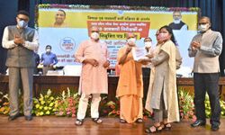 नौकरी के लिये अब नही सिफारिश की जरूरत - योगी नौकरी के लिये अब नही सिफारिश की जरूरत - योगी