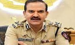 पूर्व पुलिस आयुक्त और 7 अन्य के खिलाफ रंगदारी का मामला दर्ज पूर्व पुलिस आयुक्त और 7 अन्य के खिलाफ रंगदारी का मामला दर्ज