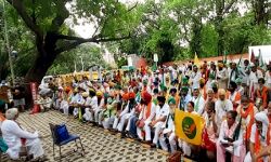 शुरू हुई किसान संसद-मुकदमें वापस लेने की मांग पर चल रही चर्चा शुरू हुई किसान संसद-मुकदमें वापस लेने की मांग पर चल रही चर्चा