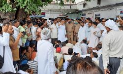 रालोद बना पीड़ितों की आवाज-ग्रामीणों के साथ थाने पर प्रदर्शन