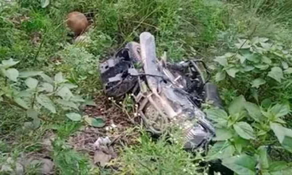 भीषण सड़क हादसा- कार ने मारी दो बाइक के टक्कर- हुई 5 लोगों की मौत