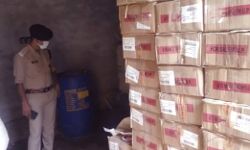 ढाबे पर बन रही थी नकली शराब-दो गिरफ्तार-सरगना फरार ढाबे पर बन रही थी नकली शराब-दो गिरफ्तार-सरगना फरार