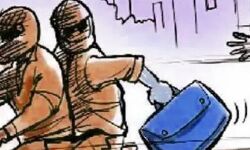 बैंक मित्र से हजारों लूटने वाले 4 बदमाश गिरफ्तार बैंक मित्र से हजारों लूटने वाले 4 बदमाश गिरफ्तार