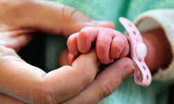 नवजात शिशु को बेचने के मामले में 5 पर FIR दर्ज