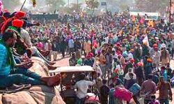 बाजौर के साथ आंदोलनरत किसानों ने की मारपीट बाजौर के साथ आंदोलनरत किसानों ने की मारपीट