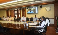 डेडीकेटेड फ्रेट कॉरीडोर के लम्बित प्रकरणों के निस्तारण में न हो विलम्ब:तिवारी