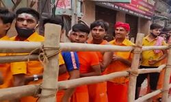 श्री काशी विश्वनाथ मंदिर में उमड़ा शिव भक्तों का सैलाब श्री काशी विश्वनाथ मंदिर में उमड़ा शिव भक्तों का सैलाब