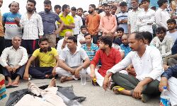 हाईवे पर ट्रैक्टर ट्रॉली ने युवक को कुचला-ग्रामीणों ने लगाया जाम