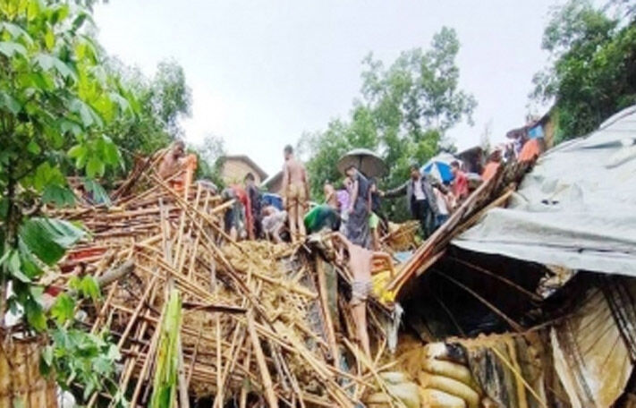 बाढ़ और भूस्खलन -6 रोहिंग्या सहित 8 की मौत