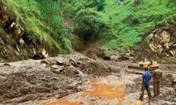 जम्मू में फटा बादल-5 लोगों की मौत-50 से भी अधिक लापता जम्मू में फटा बादल-5 लोगों की मौत-50 से भी अधिक लापता