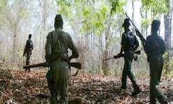 पुलिस का नक्सलियों को मार गिरने का दावा - ग्रामीण द्वारा थाने का घेराव पुलिस का नक्सलियों को मार गिरने का दावा - ग्रामीण द्वारा थाने का घेराव