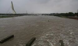 यमुना का जलस्तर खतरे के निशान के करीब-अलर्ट जारी यमुना का जलस्तर खतरे के निशान के करीब-अलर्ट जारी