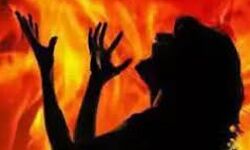 मिट्टी का तेल छिड़ककर किशोरी ने किया आत्मदाह-तोड़ा दम मिट्टी का तेल छिड़ककर किशोरी ने किया आत्मदाह-तोड़ा दम