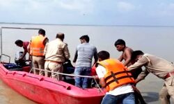 नदी में नहाते समय पानी में समाये 3 किशोर-एक लापता नदी में नहाते समय पानी में समाये 3 किशोर-एक लापता