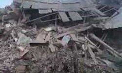 मकान ढहने से एक ही परिवार के चार सदस्यों की मौत, एक घायल मकान ढहने से एक ही परिवार के चार सदस्यों की मौत, एक घायल