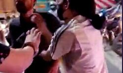 लगी SDM की कार की टक्कर-युवती ने ड्राइवर को सड़क पर पीटा लगी SDM की कार की टक्कर-युवती ने ड्राइवर को सड़क पर पीटा