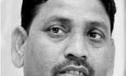 दर्शन को अड़े सांसद ने मंदिर के पुजारी से की बदसलूकी दर्शन को अड़े सांसद ने मंदिर के पुजारी से की बदसलूकी