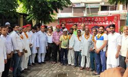 मेहनत का नतीजा- सैंकड़ों ने की समाजवादी पार्टी ज्वाइन मेहनत का नतीजा- सैंकड़ों ने की समाजवादी पार्टी ज्वाइन