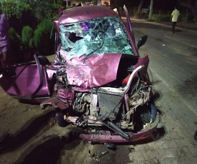 कार और ट्रक की जोरदार भिड़ंत-दो महिलाओं की मौत, 3 घायल कार और ट्रक की जोरदार भिड़ंत-दो महिलाओं की मौत, 3 घायल