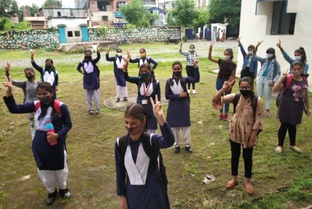 बजी टना टन घंटी-खुल गए नौवीं से बारहवीं तक के स्कूल