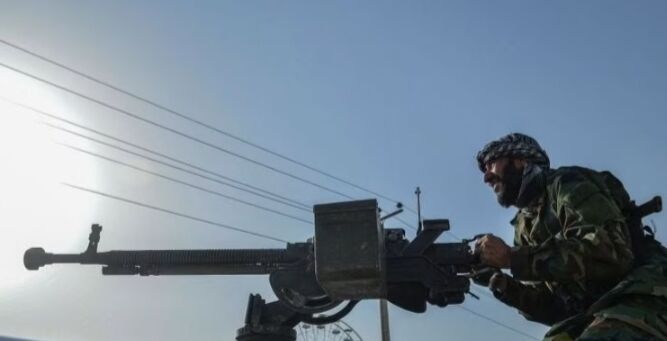 सेना और तालिबान लड़ाकों के बीच संघर्ष - 20 लोग मरे