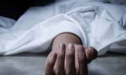 दो गुटों में चली तलवार, तीन की मौत दो गुटों में चली तलवार, तीन की मौत