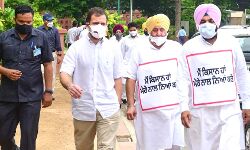 विपक्ष की संसद के बाहर मानसून सत्र चलाने की तैयारी विपक्ष की संसद के बाहर मानसून सत्र चलाने की तैयारी