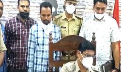 लड़ा चुनाव-हो गया कर्जदार-प्रधान ने कर डाली एक करोड़ की चोरी लड़ा चुनाव-हो गया कर्जदार-प्रधान ने कर डाली एक करोड़ की चोरी