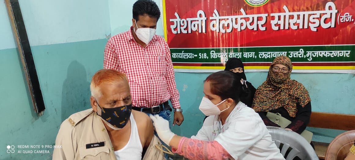 सम्राट पब्लिक स्कूल में लगाए गए शिविर में सैकड़ों ने कराया वैक्सीनेशन सम्राट पब्लिक स्कूल में लगाए गए शिविर में सैकड़ों ने कराया वैक्सीनेशन