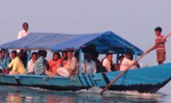 नौका पलटने से 11 लोगों की मौत