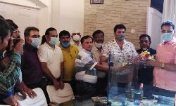 विपुल भटनागर के नेतृत्व में DM से मिले IIA के पदाधिकारी विपुल भटनागर के नेतृत्व में DM से मिले IIA के पदाधिकारी