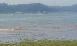 झील में क्रैश हुआ सेना का हेलीकॉप्टर, दो पायलट लापता झील में क्रैश हुआ सेना का हेलीकॉप्टर, दो पायलट लापता