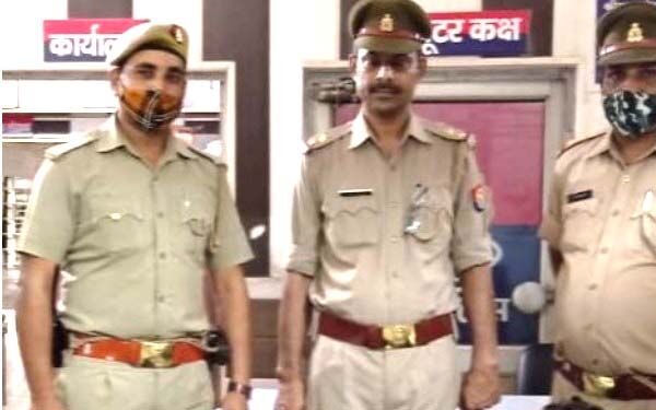 शूटिंग करके लौट रहे हीरो ने लूट लिए मोबाइल व पर्स- साथी समेत गिरफ्तार शूटिंग करके लौट रहे हीरो ने लूट लिए मोबाइल व पर्स- साथी समेत गिरफ्तार
