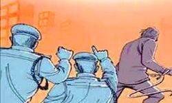हथकड़ी खोलकर पुलिस हिरासत से भागा शातिर लुटेरा-डेढ़ घंटे में गिरफ्तार