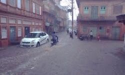 जबरदस्त बारिश से जन-जीवन हुआ अस्त-व्यस्त जबरदस्त बारिश से जन-जीवन हुआ अस्त-व्यस्त