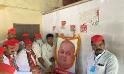 सपाइयों ने निकाली साइकिल रैली - किया महंगाई का विरोध सपाइयों ने निकाली साइकिल रैली - किया महंगाई का विरोध