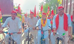 गौरव जैन ने निकाली साईकिल यात्रा - अखिलेश सरकार के गिनाये विकास कार्य गौरव जैन ने निकाली साईकिल यात्रा - अखिलेश सरकार के गिनाये विकास कार्य
