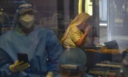 कोरोना के नये मामलों ने फिर पकड़ी रफ्तार कोरोना के नये मामलों ने फिर पकड़ी रफ्तार