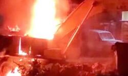 भीषण आग से स्थिति गंभीर, एक व्यक्ति की मौत, 40 झुलसे भीषण आग से स्थिति गंभीर, एक व्यक्ति की मौत, 40 झुलसे