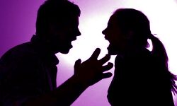 पोर्न देखने को मजबूर करता था पति-मोबाइल पर बैन की शर्त पर बनी बात