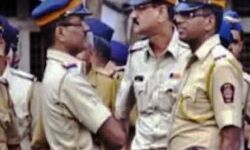 अमिताभ बच्चन के बंगले पर बम-मचा हड़कंप-दो गिरफ्तार अमिताभ बच्चन के बंगले पर बम-मचा हड़कंप-दो गिरफ्तार